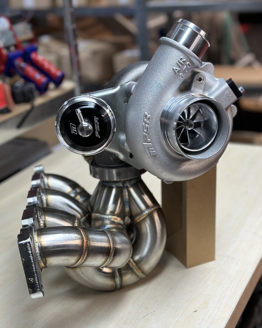 Turbo Kit für 1.8T quer: Pulsar G25-550 + V-Band Stoßaufladungskrümmer