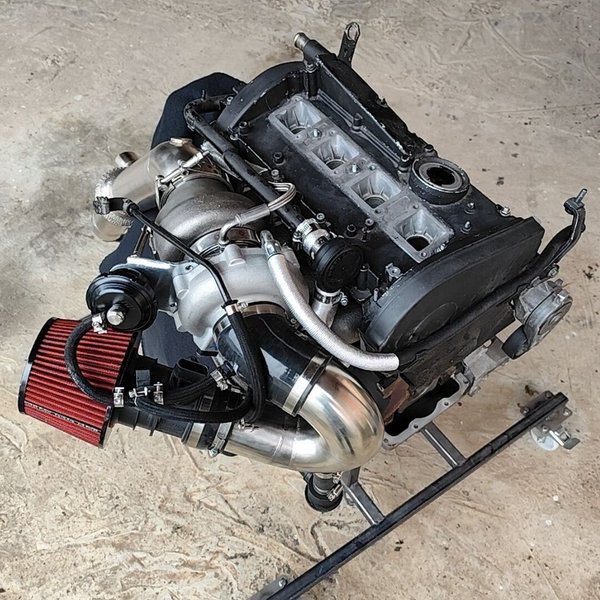 1.8T längs Plug & Play Turbo Kit: Pulsar G25-550 + Krümmer + Downpipe + Leitungen + Ansaugrohr