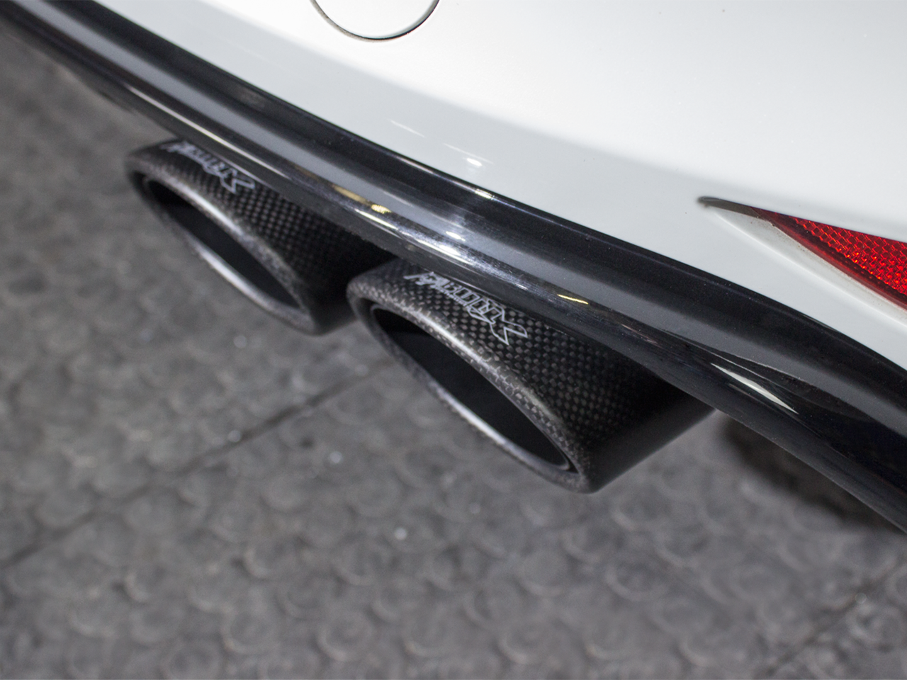 Bull-X Endrohrset Y-Style: Typ 14 Carbon oval versetzt 2x225x70