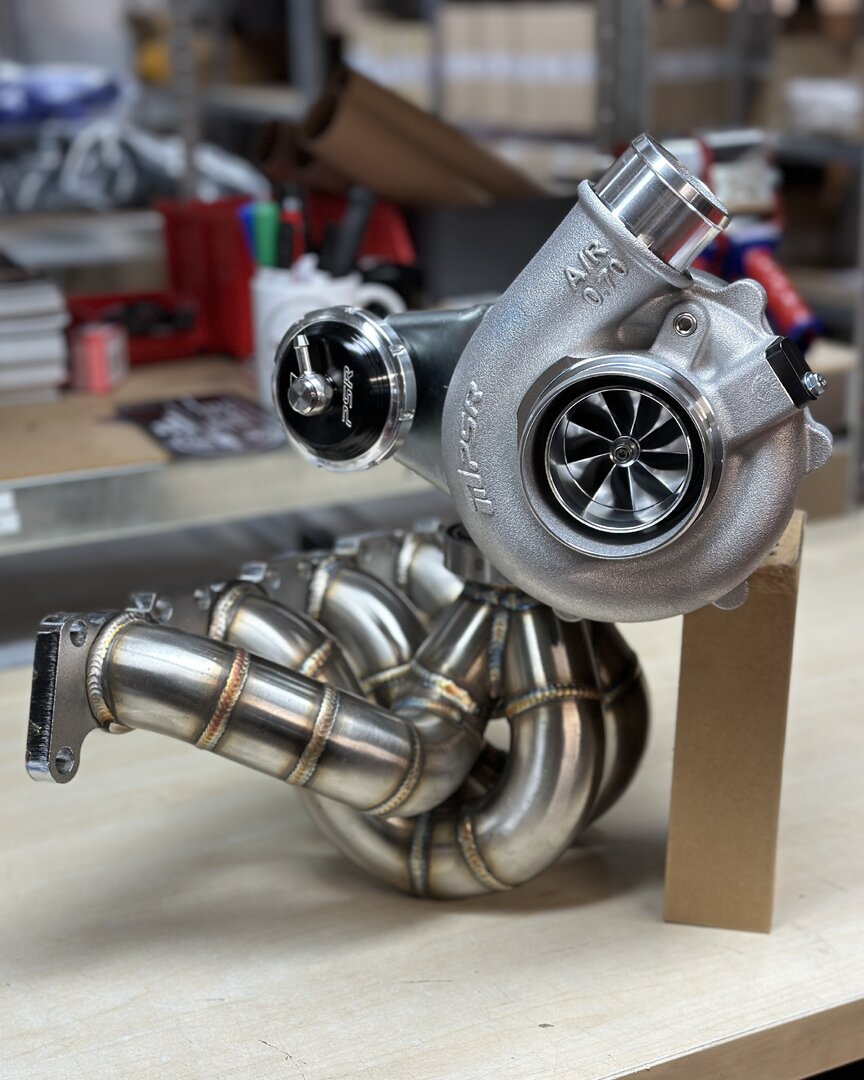 Turbo Kit für 1.8T quer: Pulsar G25-550 + V-Band Stoßaufladungskrümmer