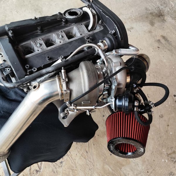 1.8T längs Plug & Play Turbo Kit: Pulsar G25-550 + Krümmer + Downpipe + Leitungen + Ansaugrohr