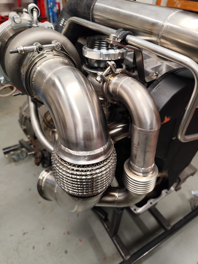 Turbo Kit für 1.8T quer: Pulsar G25-550 + V-Band Stoßaufladungskrümmer