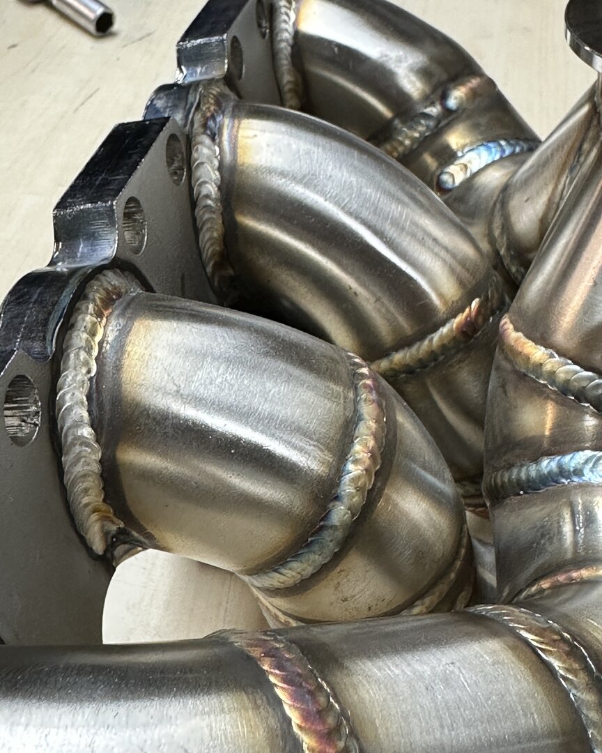 Turbo Kit für 1.8T quer: Pulsar G25-550 + V-Band Stoßaufladungskrümmer