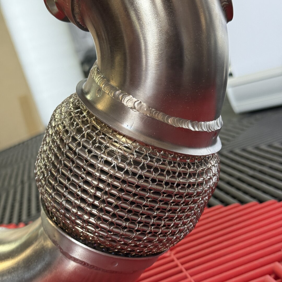 Downpipe für 1.8T mit Garrett/Pulsar G25-550/G25-660, GT28/GTX28 i.V.m. Topmount Abgaskrümmer