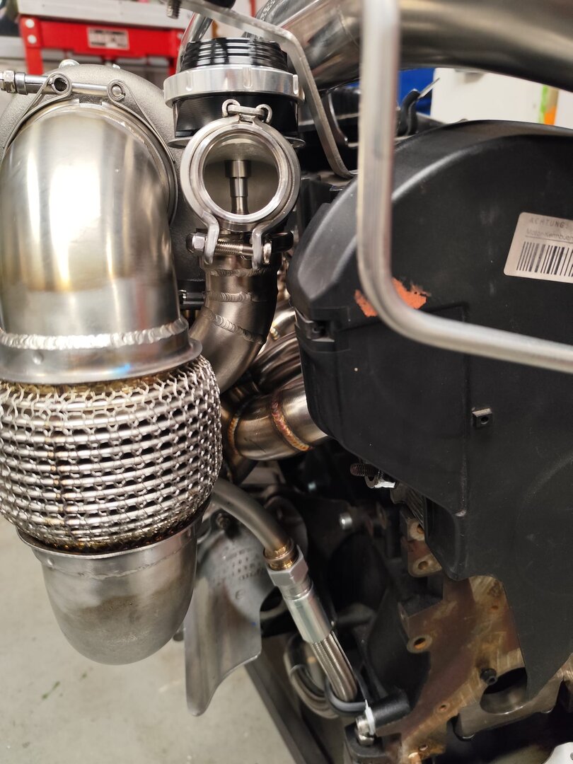 Turbo Kit für 1.8T quer: Pulsar G25-550 + V-Band Stoßaufladungskrümmer