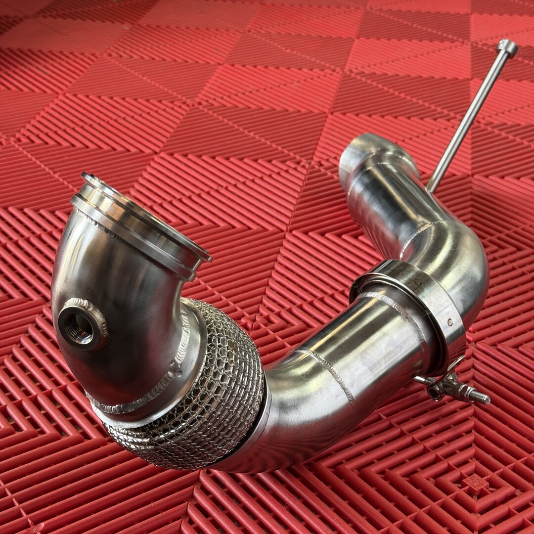 Downpipe für 1.8T mit Garrett/Pulsar G25-550/G25-660, GT28/GTX28 i.V.m. Topmount Abgaskrümmer