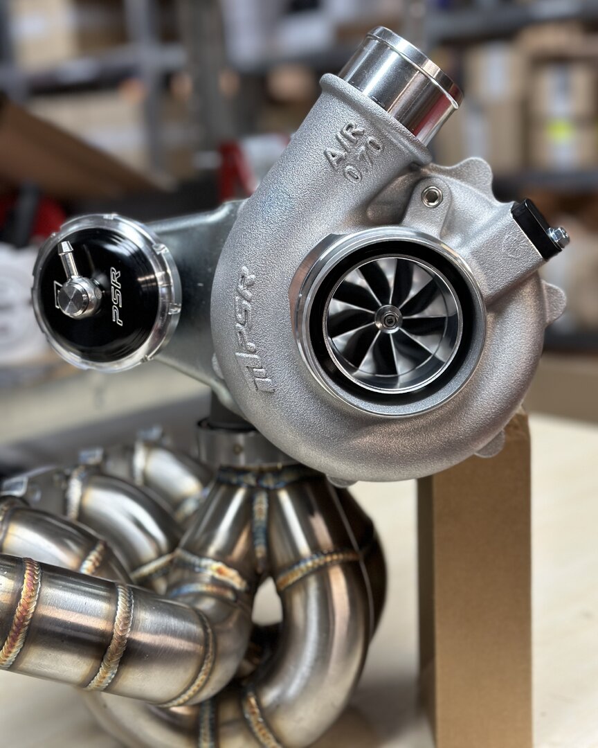 Turbo Kit für 1.8T quer: Pulsar G25-550 + V-Band Stoßaufladungskrümmer